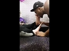 Sucking toes at planet fitness on Watchteencam.com