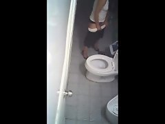 toilet on Watchteencam.com